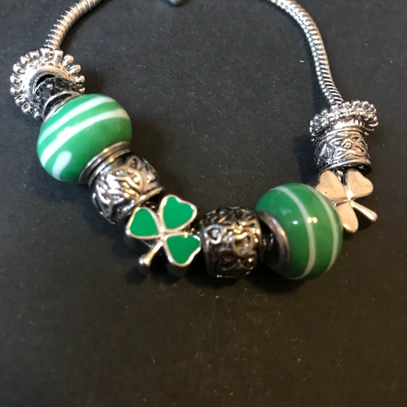 lucky Irish charm Bracelet ☘️ - super Cute - Picture 3 of 3